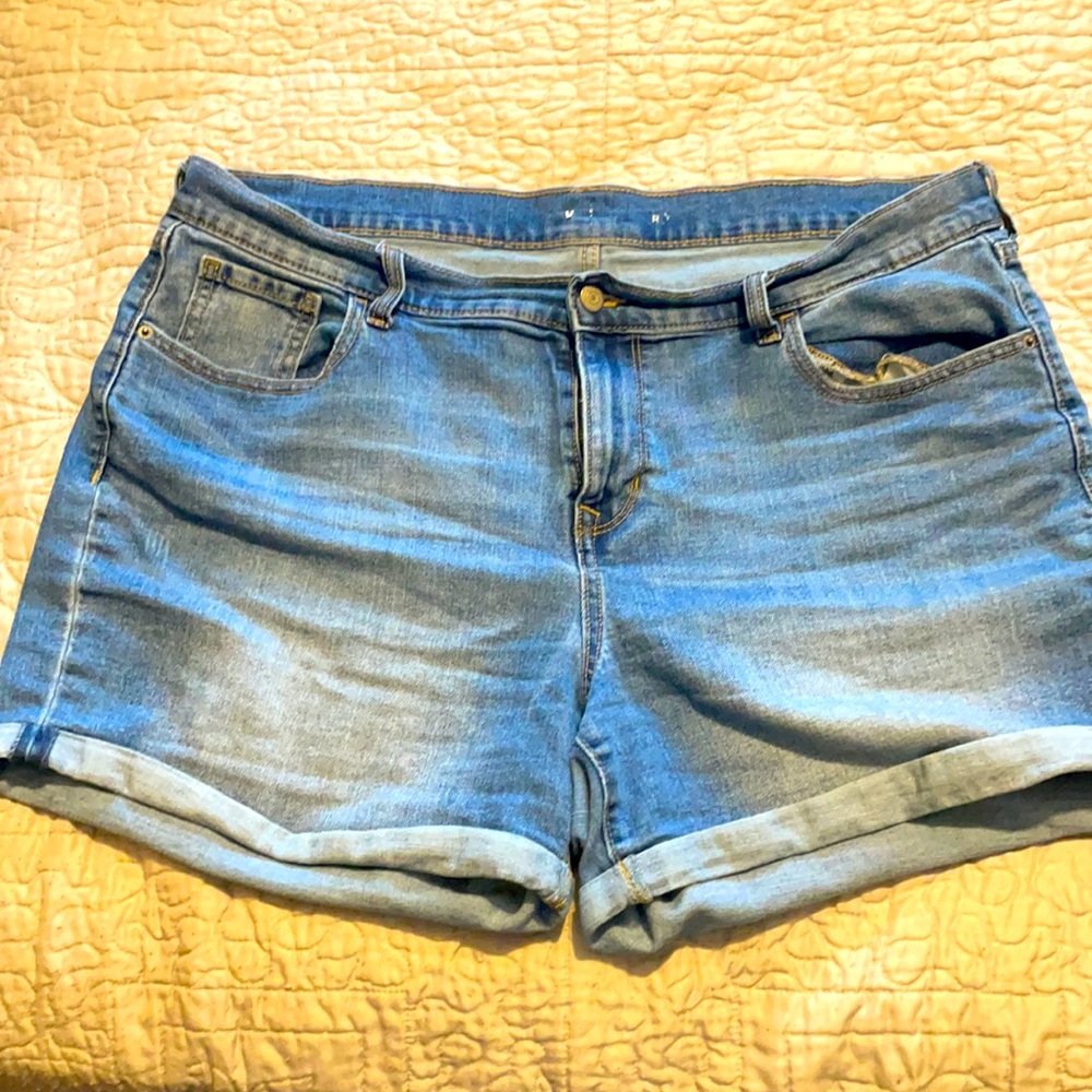 Used 3 inch inseam size 16